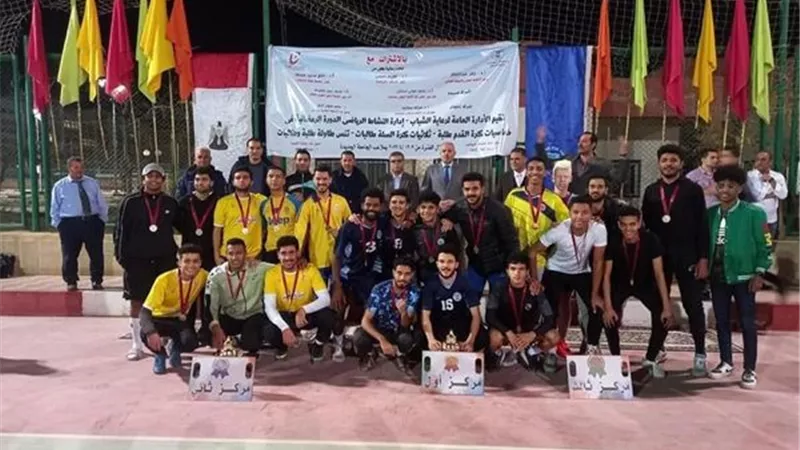 كلية التجارة تفوز بكأس الدورة الرمضانية لجامعة القناة..صور