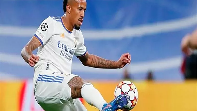 نجم ريال مدريد يستفز جماهير برشلونة بعد الخروج من الدورى الاوروبى