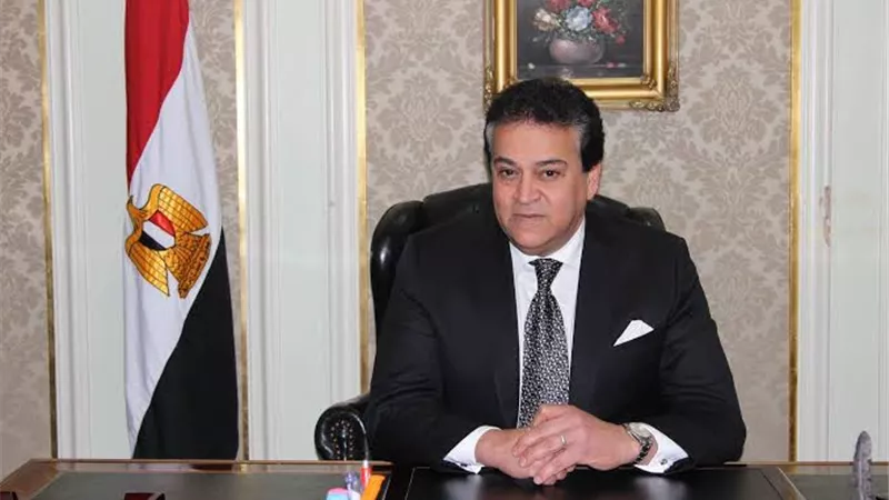 وزير التعليم العالي يتابع الموقف التنفيذي لجامعة الزقازيق الأهلية