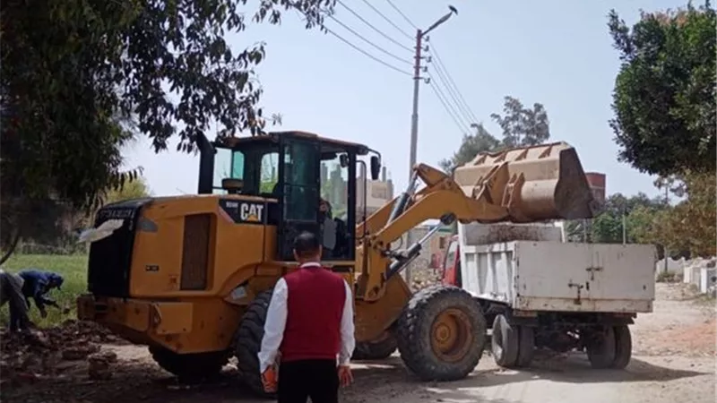 رفع 4 آلاف طن مخالفات من الإسماعيلية خلال أسبوع..صور