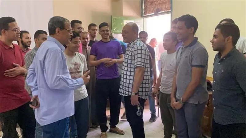 طلاب من أجل مصر بجامعة سوهاج توزع ٤٥٠ شنطة رمضانية على قري حياة كريمة..صور