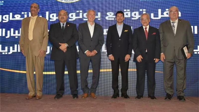 اللجنة الأولمبية تكرم وزير الرياضة والخطيب