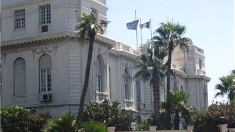 سفارة فرنسا بمصر تشكر السلطات على جهودها في إعادة سائحين مصابين بحادث أسوان