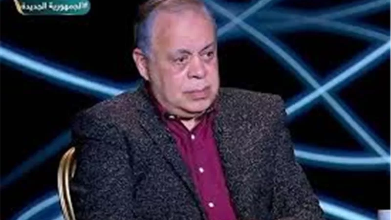 اشرف زكى يكشف: الهام شاهين ضربت بالقلم بسببى