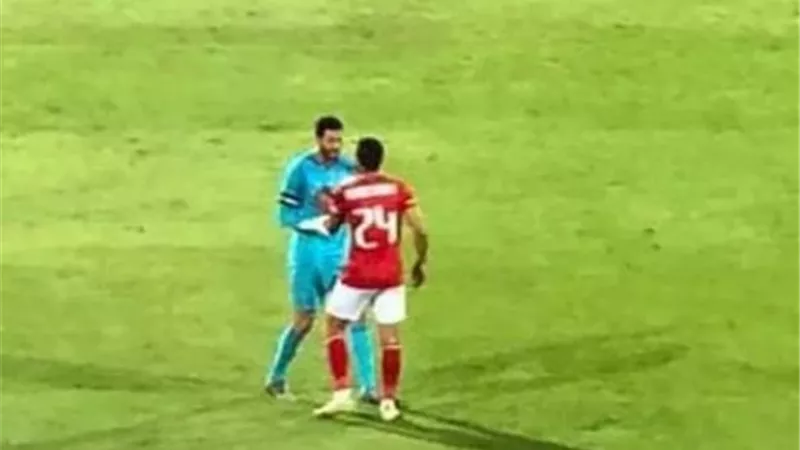 الاهلى يفتح تحقيقا فى مشاجرة الشناوى وعبدالمنعم.. وعقوبات مالية تنتظر المدافع