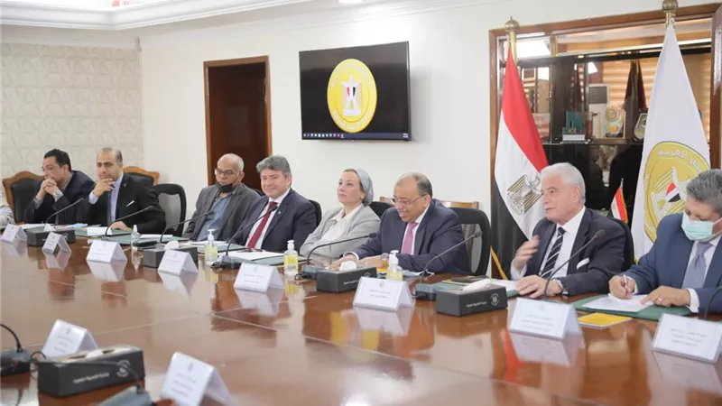 وزيرة البيئة: البنية التحتية بشرم الشيخ جاهزة لاستقبال ١٤٠ طن مخلفات يومياً