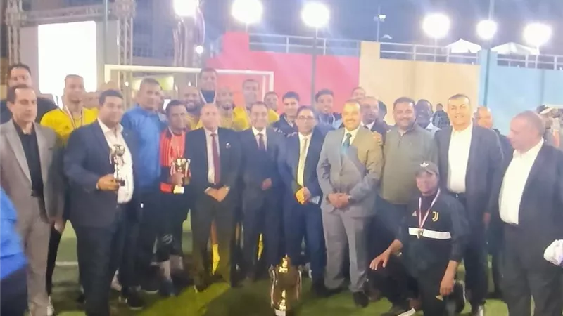 فريق كهرباء القناة يتوج ببطولة الشركات بعد فوزه فى المباراة النهائية على وسط الدلتا بنتيجة 4/6