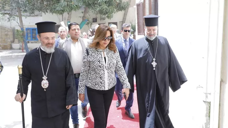 محافظ دمياط تزور كنيسة الروم الأرثوذكس للتهنئة بعيد القيامة المجيد