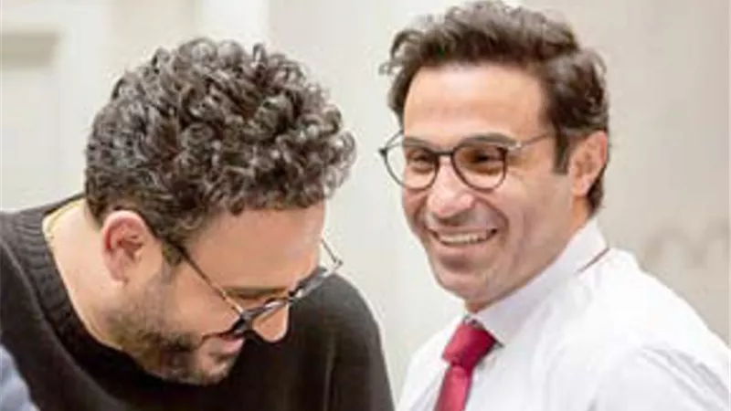 أكرم حسني يفاجئ جمهور 