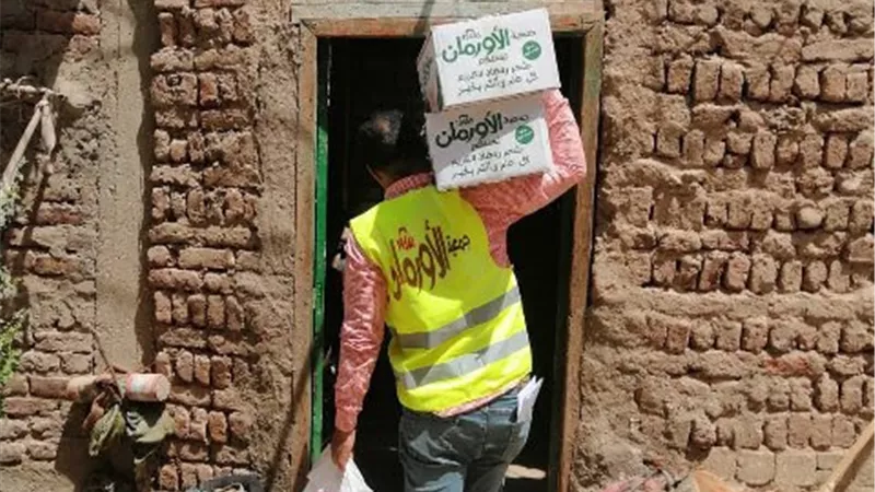 توزيع مواد غذائية على 20 ألف أسرة فقيرة بالشرقية