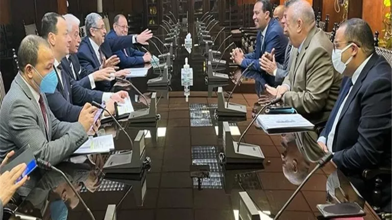 شاكر وفودة يبحثان تفعيل منظومة الطاقة المتجددة فى شرم الشيخ
