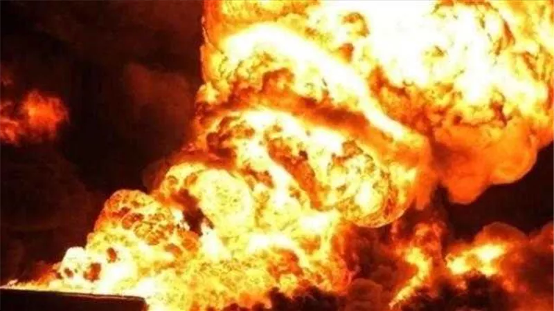 رجال الإطفاء يحاولون إطفاء عدة حرائق غابات بشمال إيطاليا