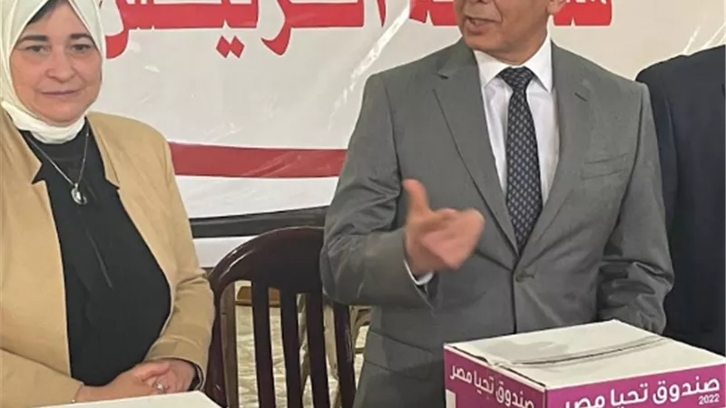 توزيع 430 كرتونة لأسر العاملين بالجهاز الإدارى والخدمات المعاونة والأمن الإدارى بجامعة الزقازيق