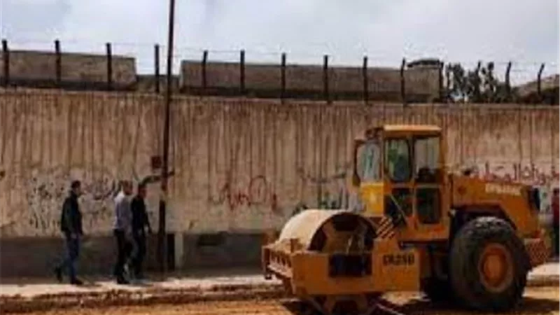 متابعة اعمال الصرف الصحى وتجديد خط 700 لمياه الشرب بوادى القمر