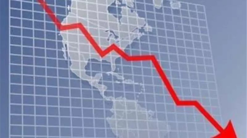 فاينانشيال تايمز: الحرب والركود التضخمي يهددان الاقتصاد العالمي مع تباطؤ التعافي الوبائي