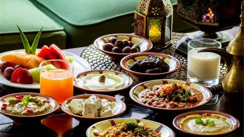 كل مايهمك في وجبتي الإفطار والسحور.. خبراء التغذية ينصحون