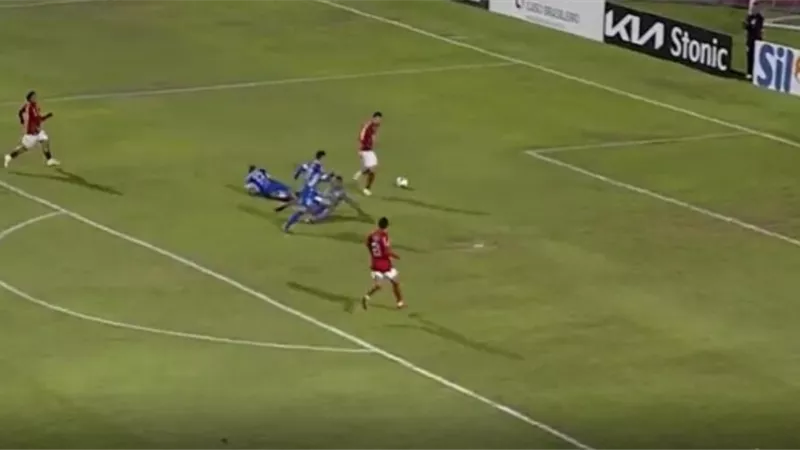 لاعب يراوغ مثل ميسي لكنه سدد مثل لوكاكو..فيديو