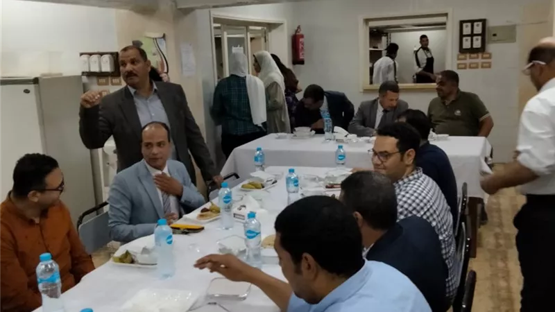 إفطار جماعي للطلاب وأعضاء هيئة التدريس والموظفين بفرع جامعة جنوب الوادى بالغردقة