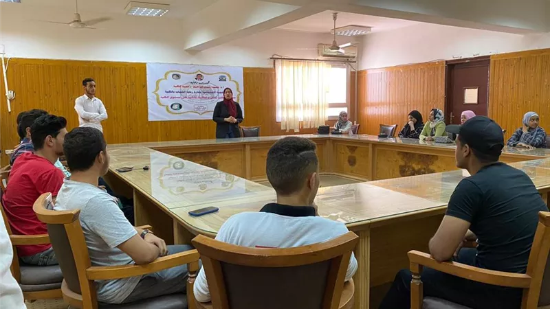 البحث العلمى وإعداد القادة فى حلقة نقاشية بحقوق قنا