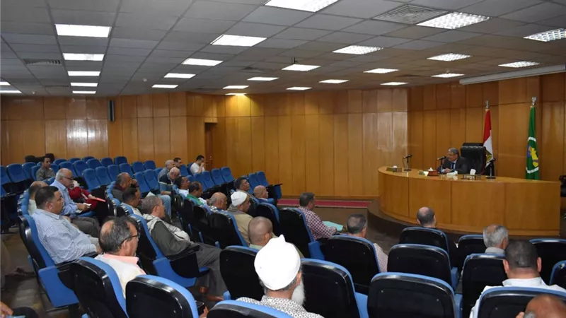 محافظ المنيا يعقد اجتماعا لمتابعة موسم توريد محصول القمح