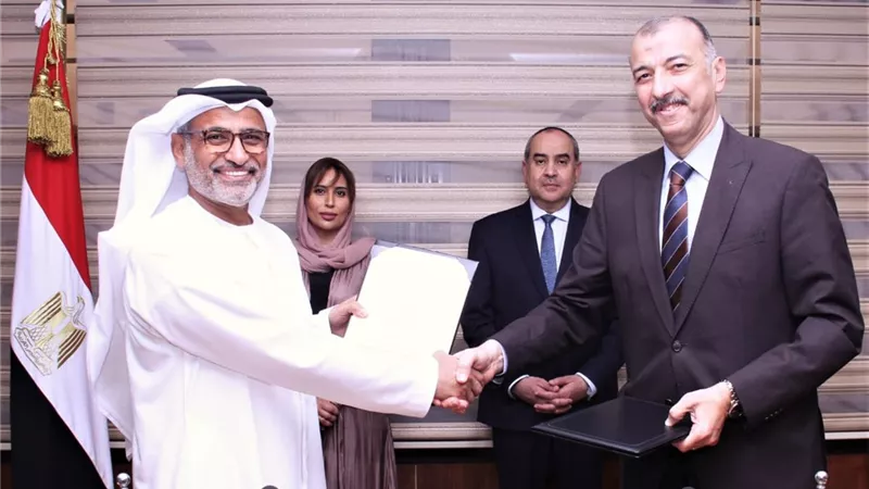 وزير الطيران يشهد توقيع مذكرة تفاهم بين سلطتى الطيران المدنى المصرى والإماراتى