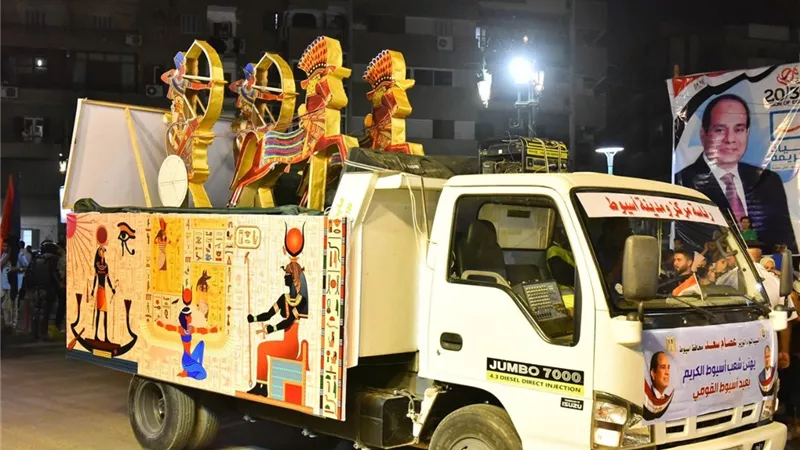 محافظ أسيوط يشهد احتفالية كبرى وطابور عرض ومسيرة للوحدة الوطنية والشباب