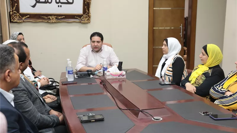 نائب محافظ بني سويف يلتقى استشاري ريادة الأعمال بالمجلس القومي للمرأة