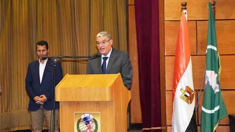 محافظ المنيا : اجهزة الدولة تعمل جاهدة من اجل الارتقاء بالاسرة المصرية
