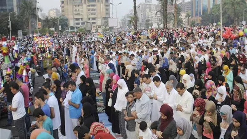 الحكومة تكشف حقيقة منع اصطحاب الأطفال في صلاة العيد
