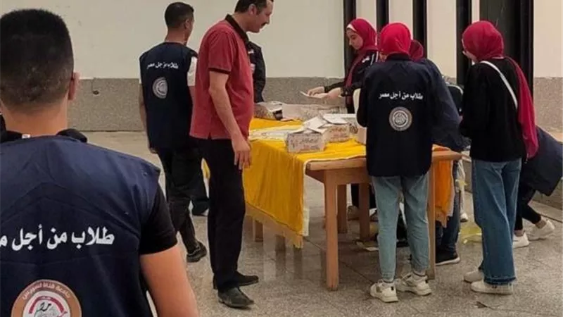 طلاب جامعة القناة يشاركون بالمبادرة الخيرية لتوزيع المساعدات الرمضانية
