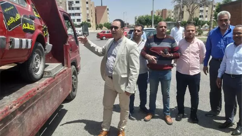 بشارة: جهاز مدينة الشروق يضبط 4 سيارات مشروبات ويحرر 17 محضر.. بالصور