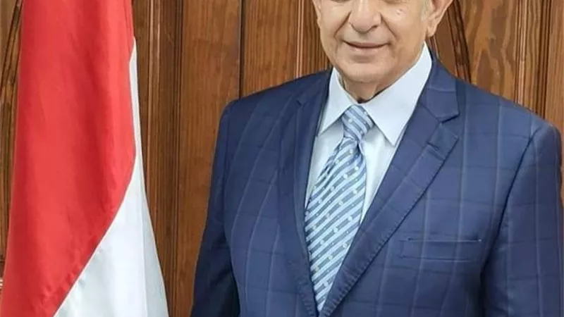 نقيب أطباء الشرقية يوثق بالاسماء والصور ١٨٦ أستاذا عملوا بقسم الجراحة بطب الزقازيق