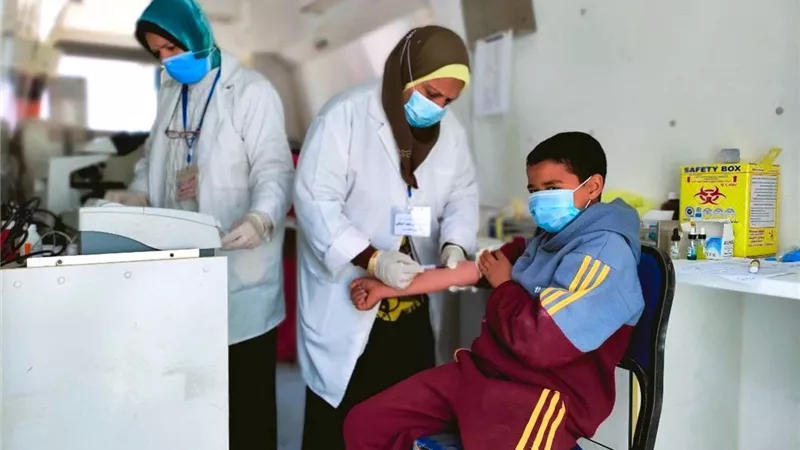 صحة المنيا : فحص وعلاج 13 الفا و337 مواطنا ومواطنة بالمجان فى 7 قرى