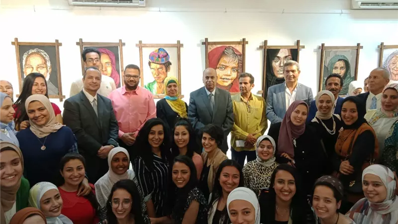 رئيس جامعة المنيا يفتتح معرض ملامح مصرية لطلاب الفرقة الخامسة بتربية فنية