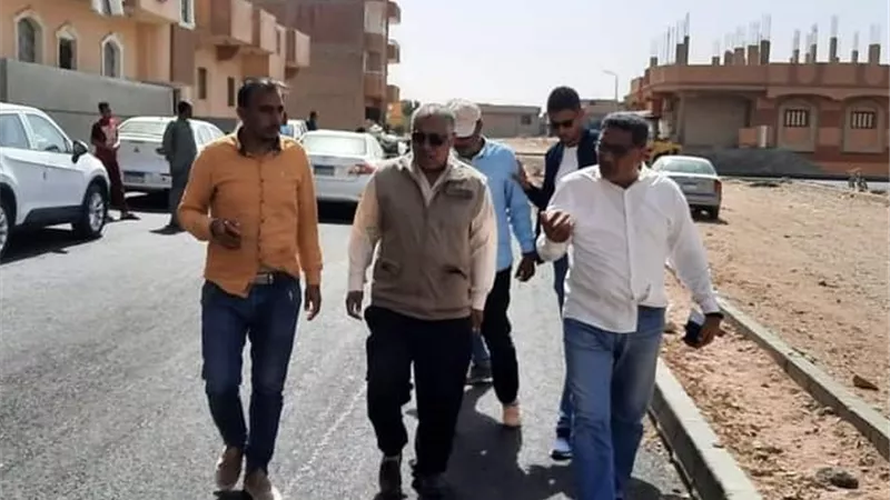 استمرار أعمال تطوير ورصف شوارع رأس غارب