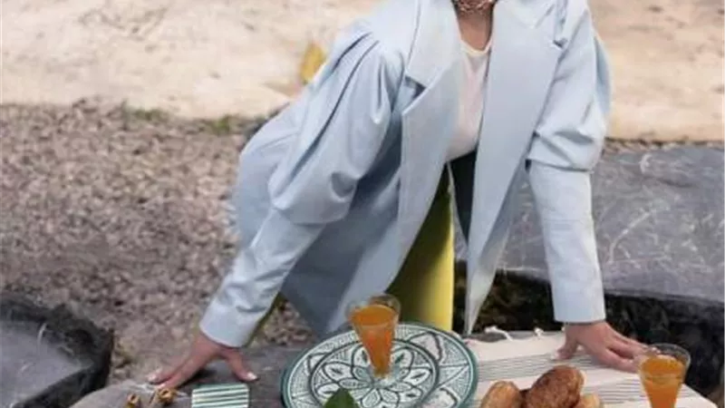 افطارهيفاء وهبى عصير ومكسرات وتمر