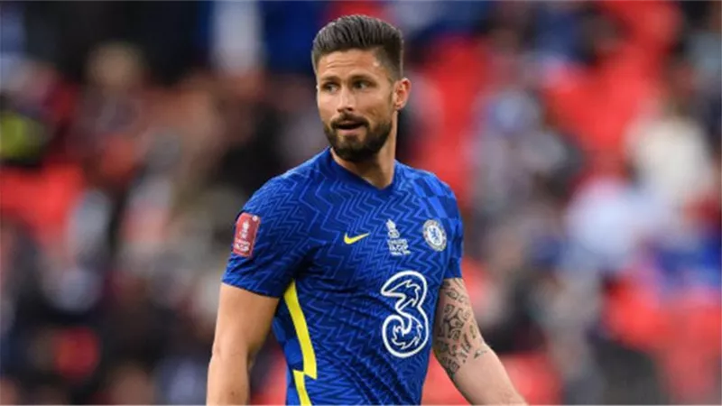 جيرو يقود تشكيل ميلان أمام إنتر في نصف نهائي كأس إيطاليا