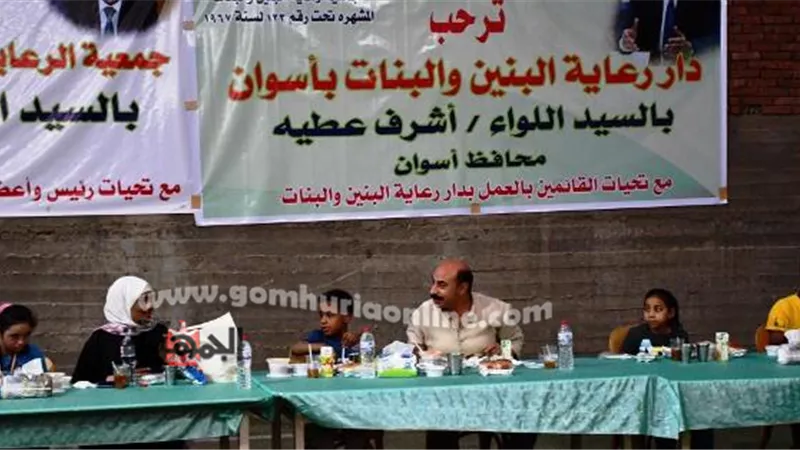 محافظ أسوان يشارك أبناءه من دور الرعاية الاجتماعية وذوى الهمم حفل الإفطار الرمضانى