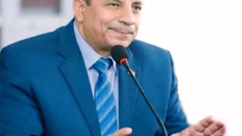 وكيل وزارة التعليم بقنا يتابع الاستعداد للامتحانات التجريبيه للصف الثانى الثانوى
