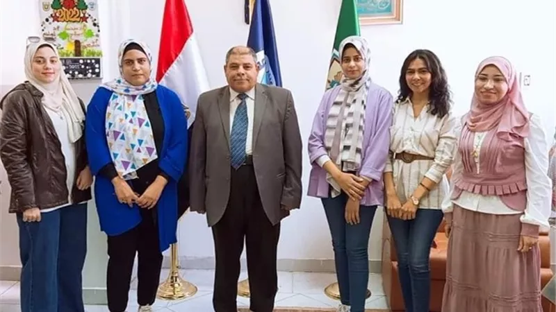تكليف ٥ من خريجى كلية التربية للتعيين فى وظيفة معيدين بجامعة القناة