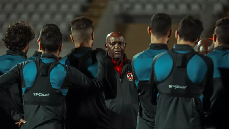 موسيماني يصحح اخطاء لاعبي الاهلى فى المران
