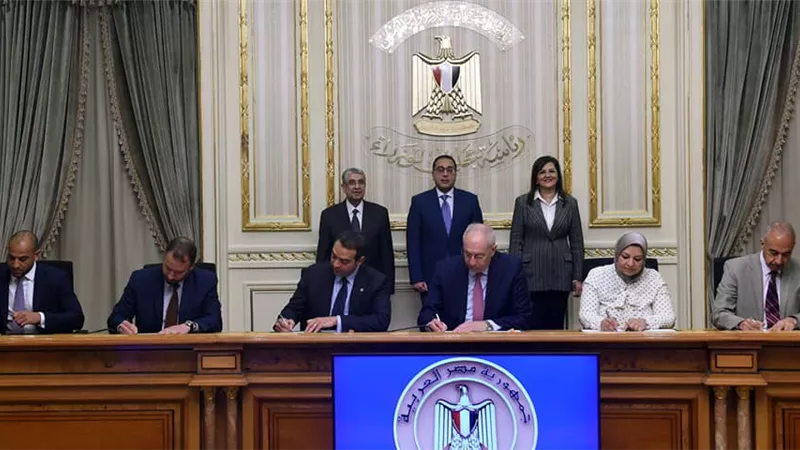 رئيس الوزراء يشهد توقيع مذكرة تفاهم بين المنطقة الاقتصادية وتحالف الوقود الأخضر