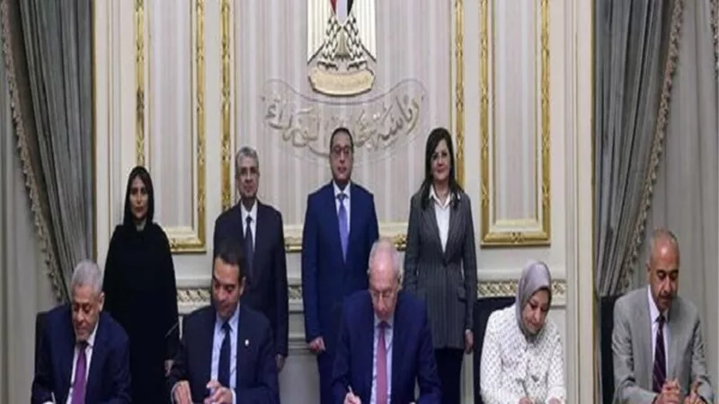 توقيع مذكرة تفاهم لإنتاج 390 ألف طن من الأمونيا الخضراء سنوياً بمنطقة السخنة