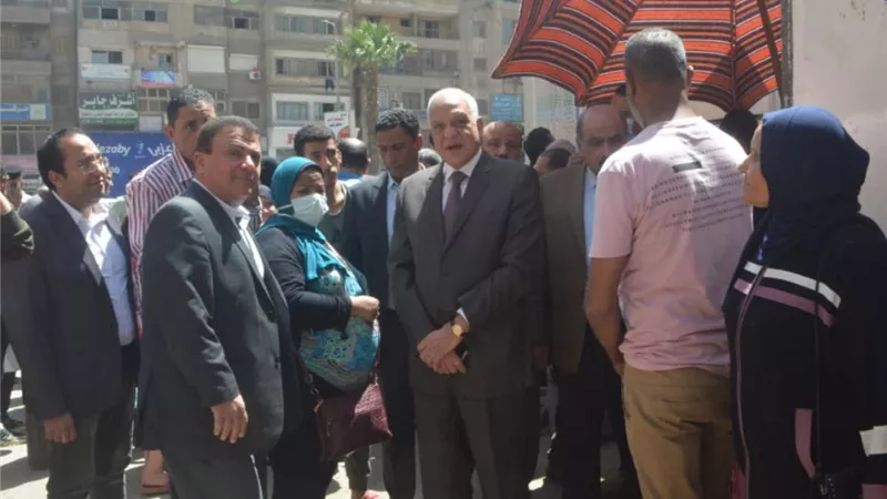 محافظ الجيزة يتفقد المنافذ الثابتة لبيع السلع الغذائية بالطوابق