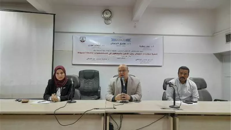 إزالة حالتي بناء مخالف لمحلات بدون ترخيص بحي شرق مدينة مغاغة