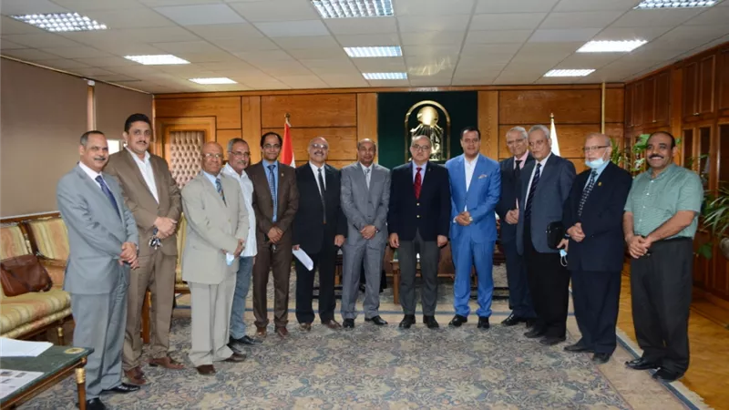 رئيس جامعة أسيوط يستقبل عميد كلية التربية الرياضية الجديد