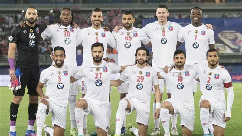 الكويت يتوج بلقب الدورى الكويتى بقيادة معلول