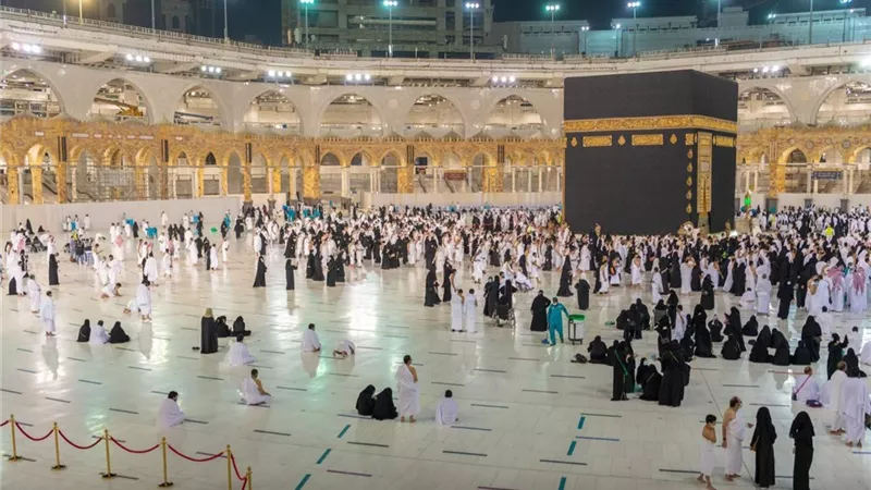 شئون الحرمين تبدأ بتوزع التصاريح الخاصة بدخول مواقع الاعتكاف بالمسجد الحرام