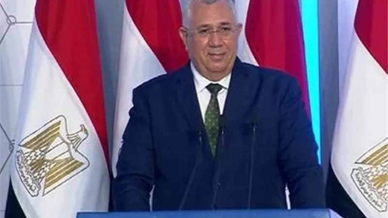 وزير الزراعة: إنتاجنا من القمح المحلى هذا العام يصل الى ١٠ مليون طن ومنع تداوله الابتصريح