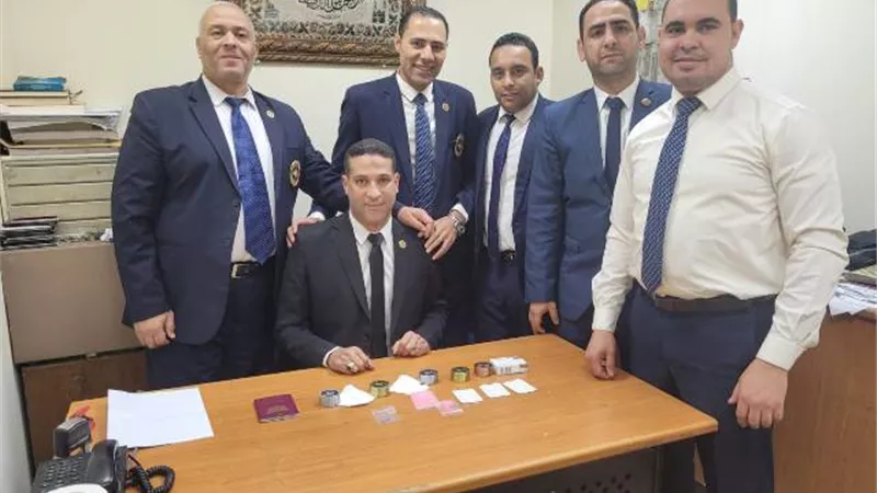 جمارك مطار شرم الشيخ تضبط محاولة تهريب تذاكر كوكاين وتراموادول